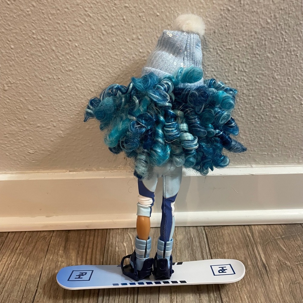 Rainbow High Winter Break Skyler Bradshaw Doll Blue Snowboard *Missing‎ Hand* - Picture 2 of 6